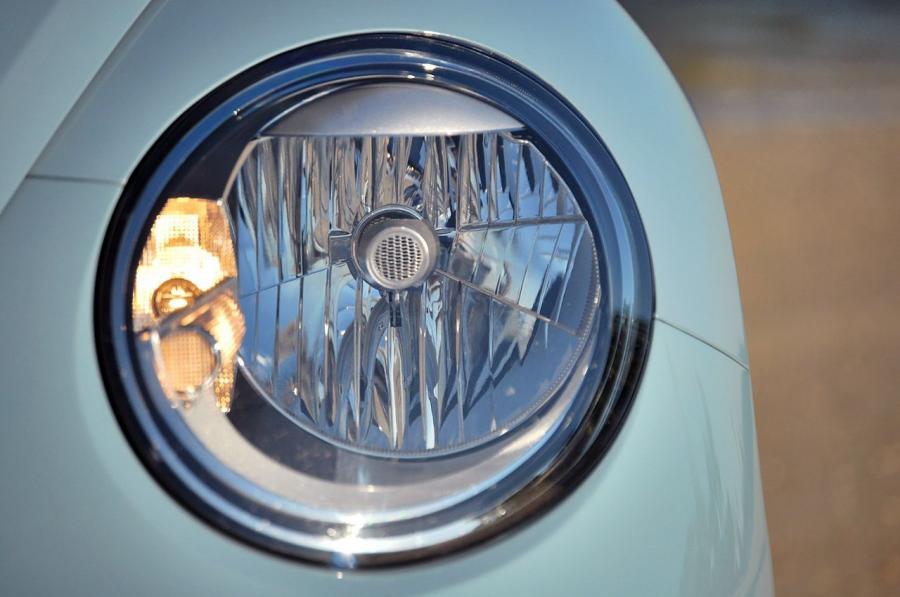  Volkswagen Beetle Turbo Cabriolet 2013 года  (фото 2 из 40)